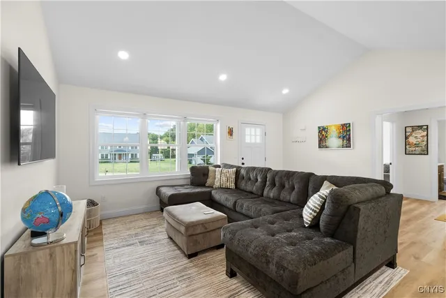 $469,900 | 106 Peet Drive, Marcy, NY 13403