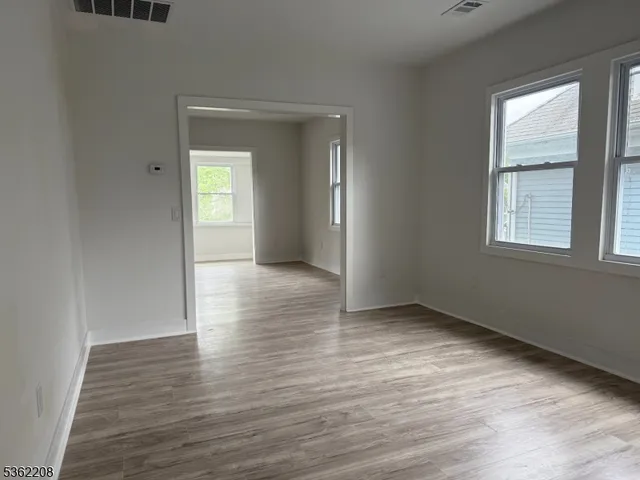 $2,800 | 186 Harrison Avenue, Unit 2, Montclair, NJ 07042