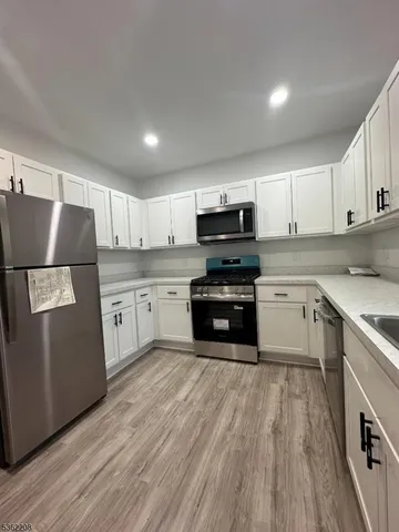 $2,800 | 186 Harrison Avenue, Unit 2, Montclair, NJ 07042