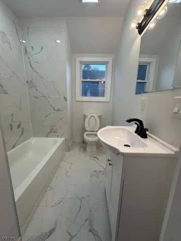 $2,800 | 186 Harrison Avenue, Unit 2, Montclair, NJ 07042