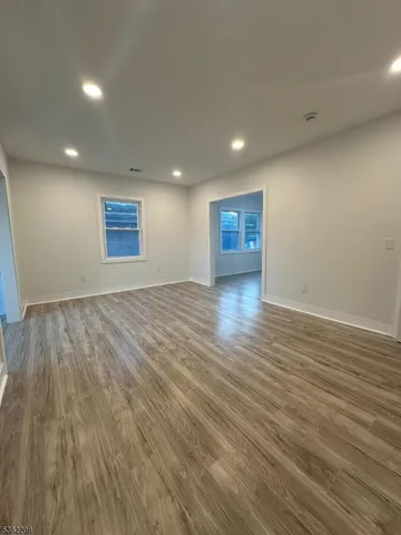 $2,800 | 186 Harrison Avenue, Unit 2, Montclair, NJ 07042