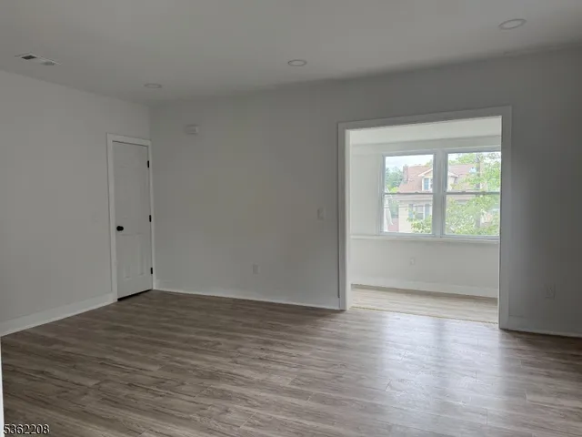 $2,800 | 186 Harrison Avenue, Unit 2, Montclair, NJ 07042