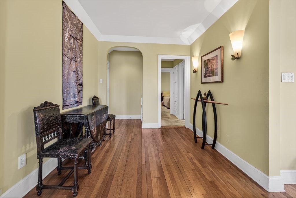 280 Beacon Street, Unit 54 Boston, MA 02116 - Photo 5 of 17 a view of a hallway with wooden floor and a bathroom