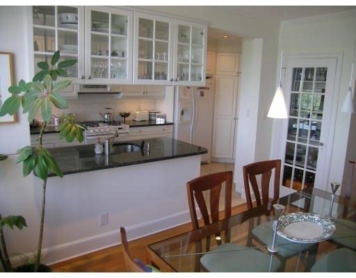 280 Beacon Street, Unit 54 Boston, MA 02116 - Photo 8 of 17 a kitchen with a table chairs and potted plant