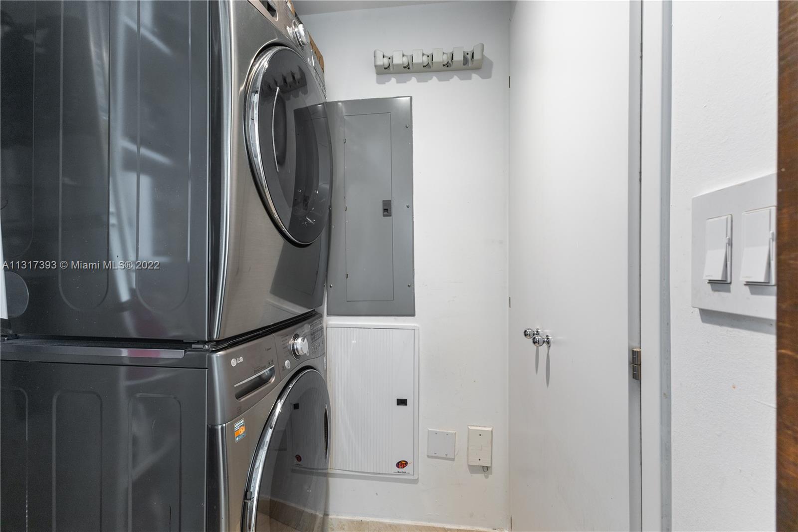 450 Alton Road, Unit 2706 Miami Beach, FL 33139 - Photo 28 of 53 a close view of a bathroom
