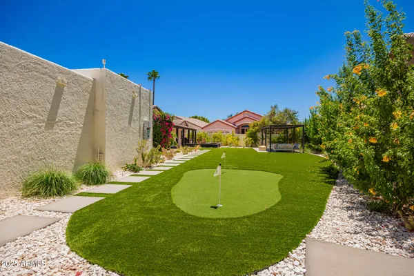 $815,000 | 8112 North 10th Place, Phoenix, AZ 85020