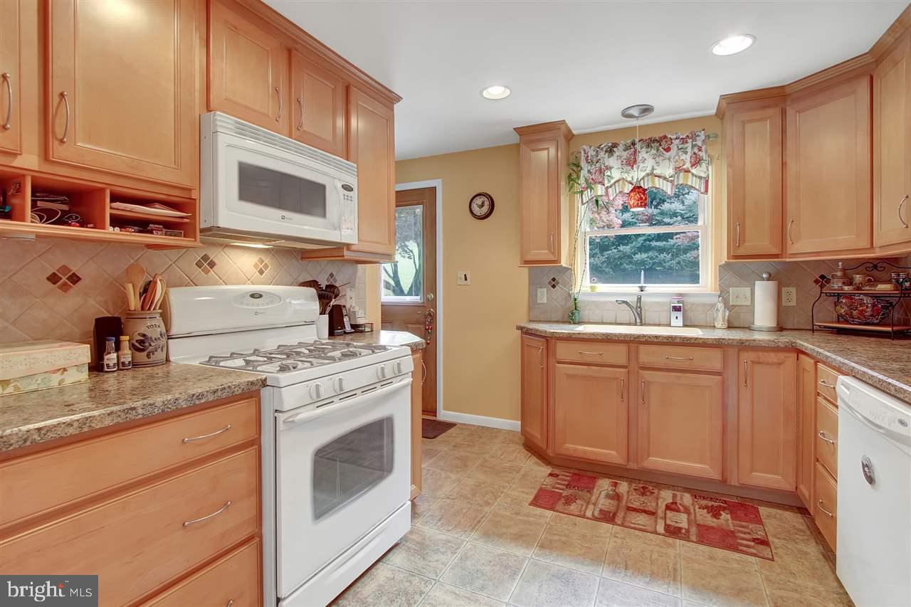 2438 Wharton Road York, PA 17402 - Photo 7 of 25 Gallery Image 7