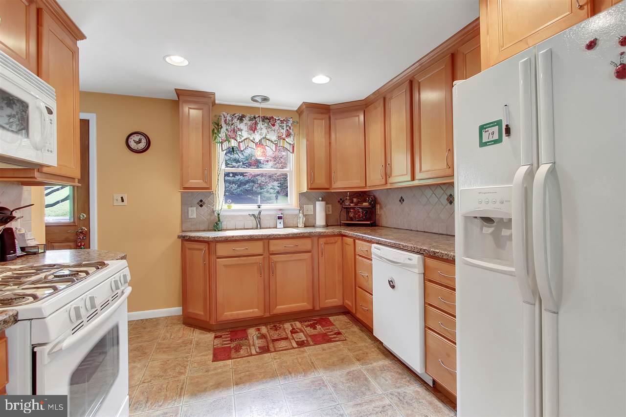 2438 Wharton Road York, PA 17402 - Photo 8 of 25 Gallery Image 8