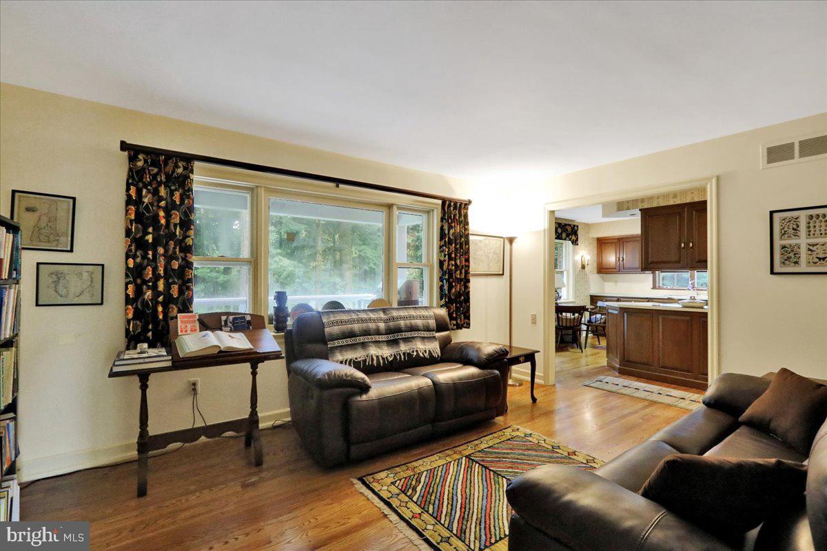 154 Deer Hill Road Reading, PA 19607 - Photo 16 of 97 a living room with furniture and a large window
