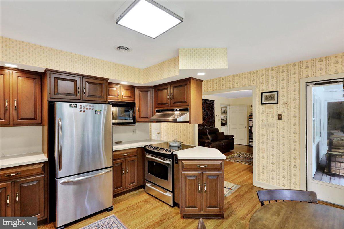 154 Deer Hill Road Reading, PA 19607 - Photo 24 of 97 a kitchen with stainless steel appliances granite countertop a refrigerator stove and sink