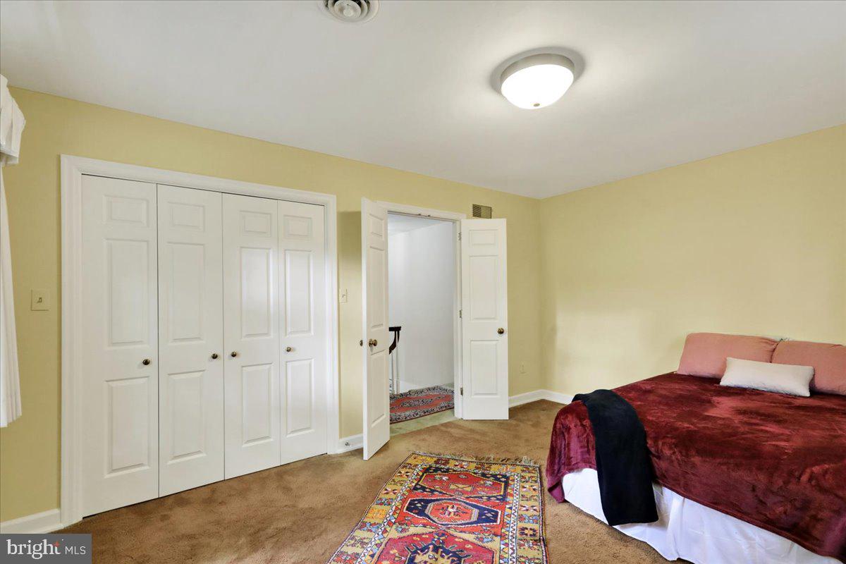 154 Deer Hill Road Reading, PA 19607 - Photo 36 of 97 a bedroom with a bed and a cabinets