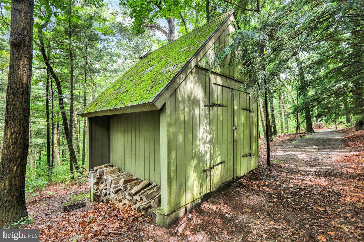 154 Deer Hill Road Reading, PA 19607 - Photo 77 of 97 a backyard of a house with large trees and plants