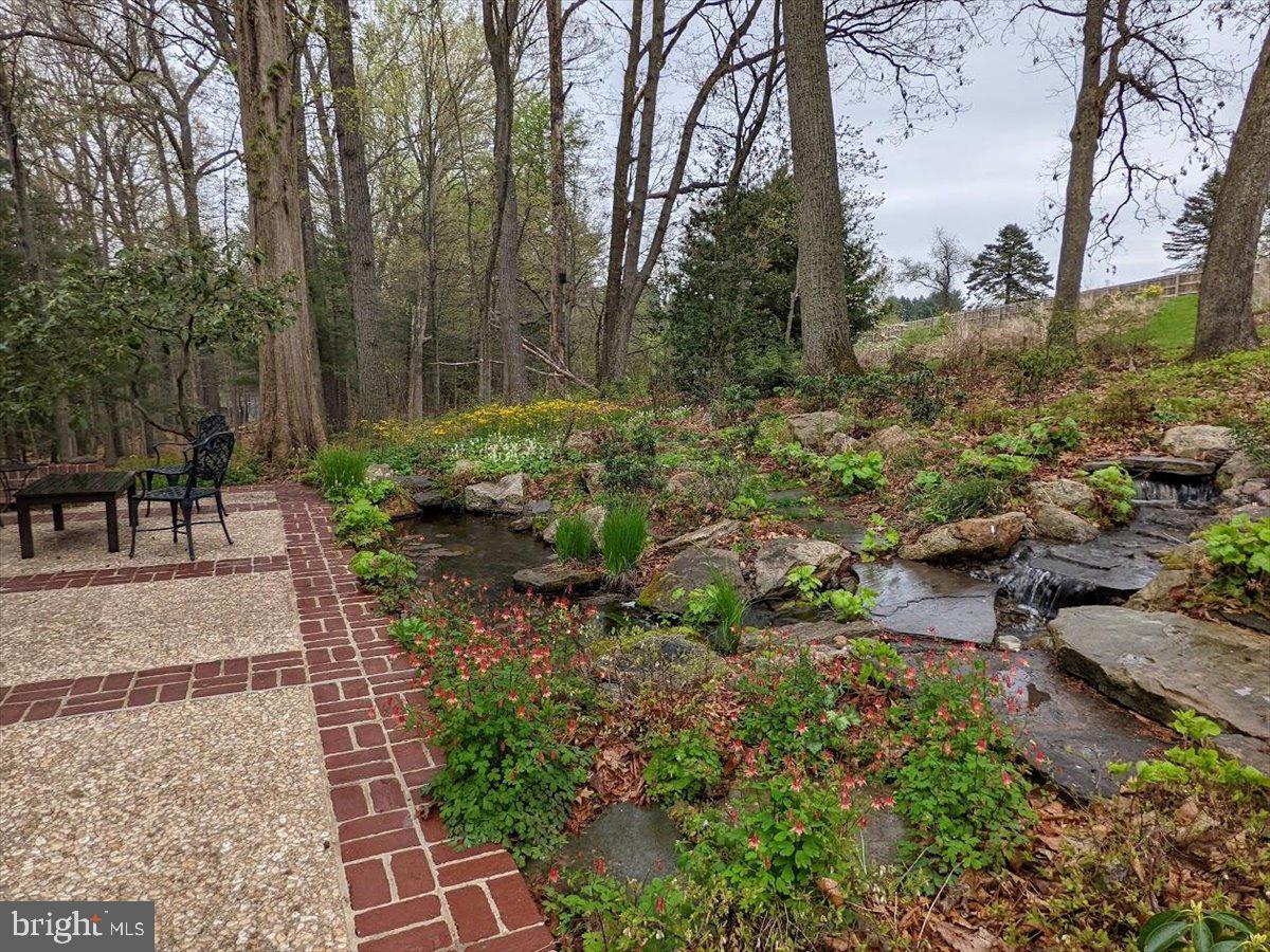 154 Deer Hill Road Reading, PA 19607 - Photo 88 of 97 a backyard of a house with a yard and outdoor seating