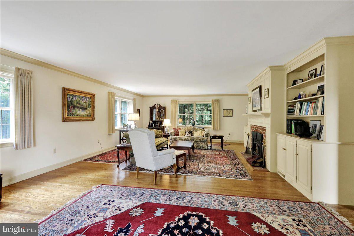 154 Deer Hill Road Reading, PA 19607 - Photo 9 of 97 a living room with furniture and a rug