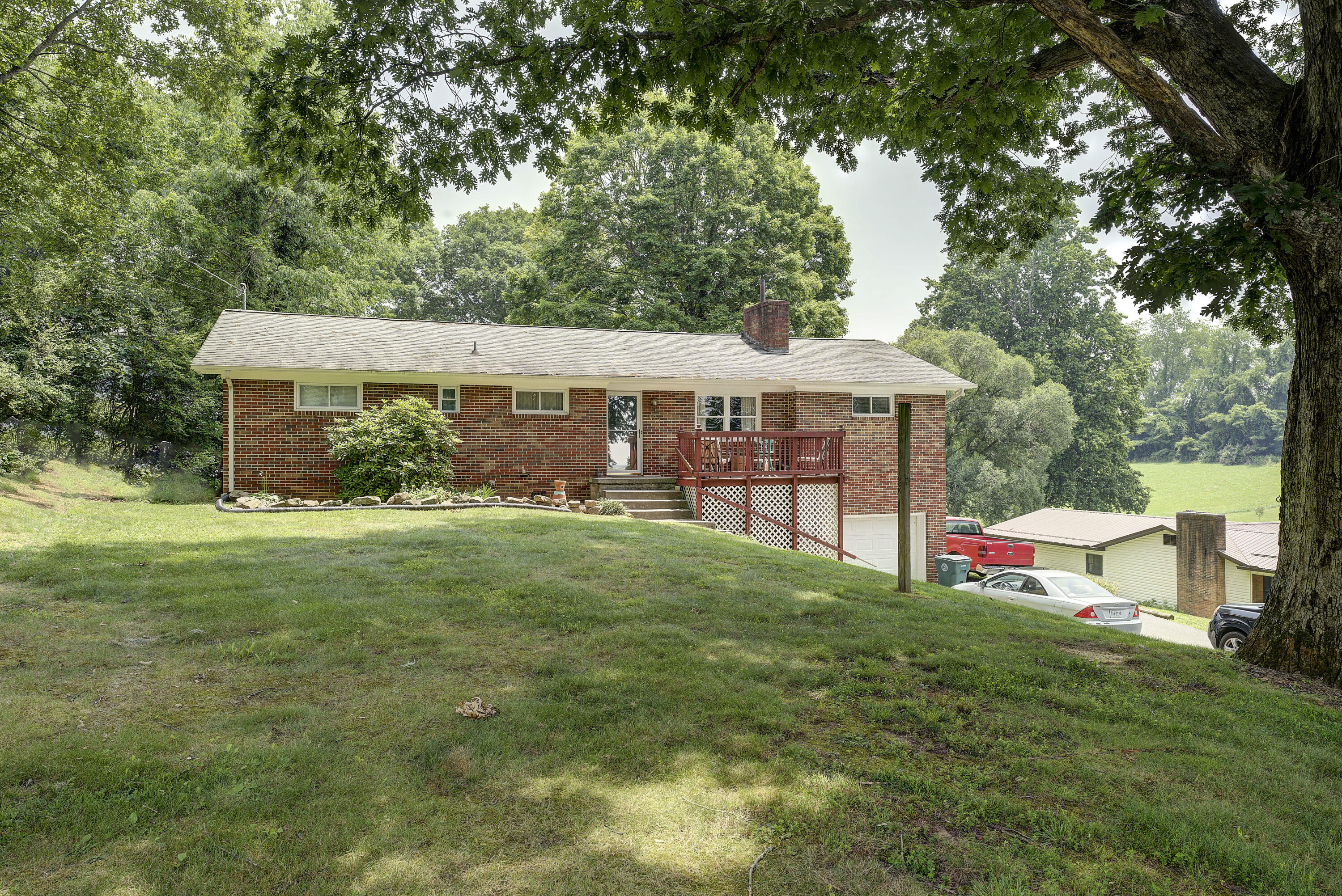 425 Omaha Road Bristol, VA 24201 - Photo 2 of 26 Omaha-EDIT-2