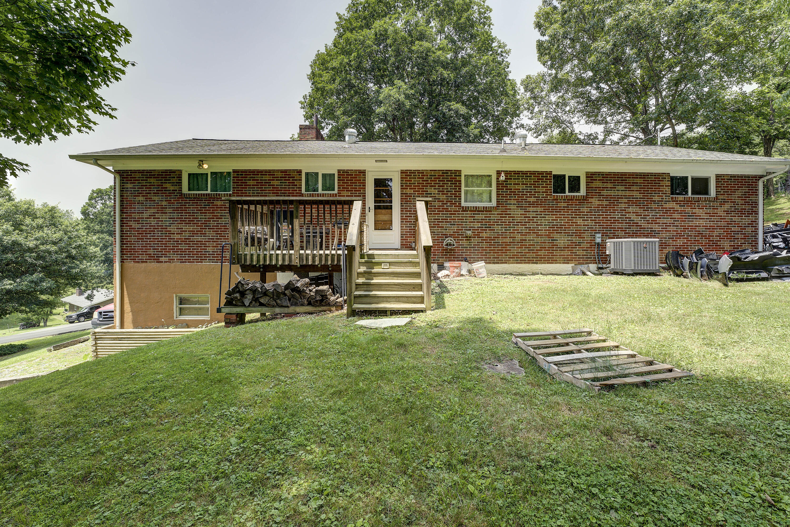 425 Omaha Road Bristol, VA 24201 - Photo 5 of 26 Omaha-21