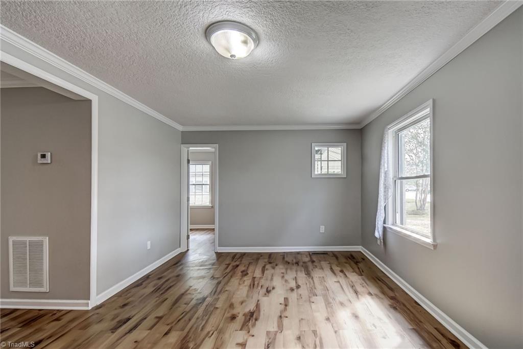 106 Fraley Road High Point, NC 27263 - Photo 7 of 32 Gallery Image 7