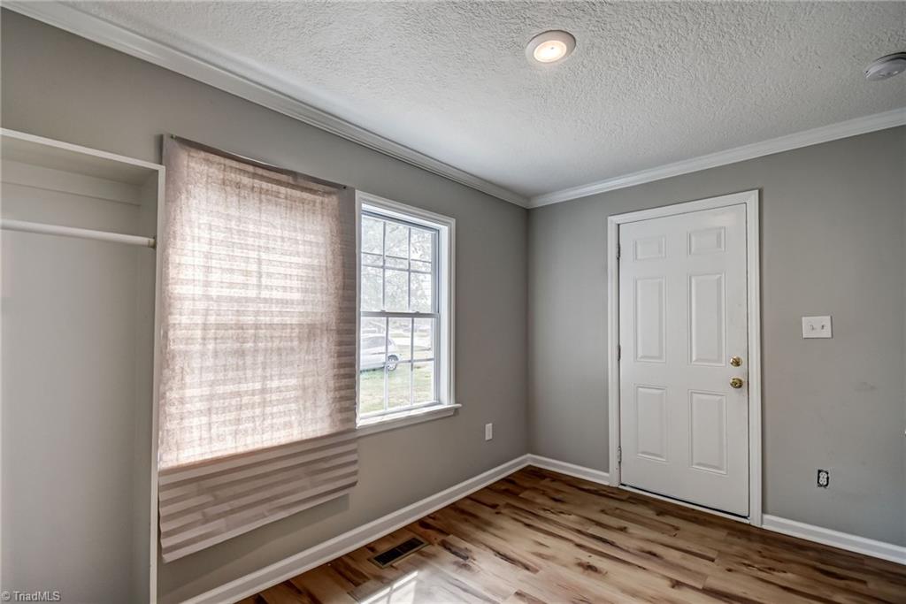 106 Fraley Road High Point, NC 27263 - Photo 10 of 32 Gallery Image 10