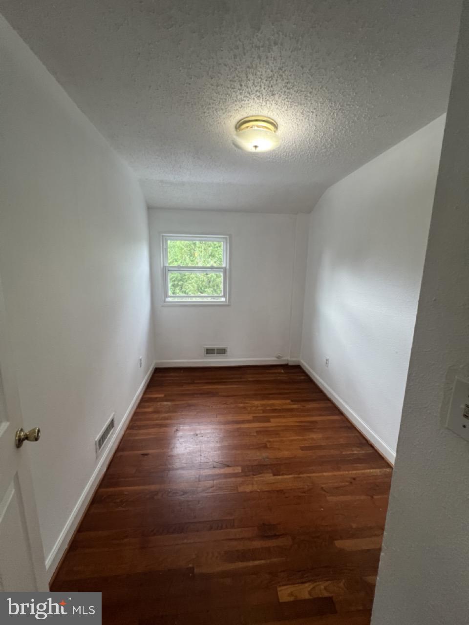 927 Southridge Road Baltimore, MD 21228 - Photo 12 of 19 Gallery Image 12
