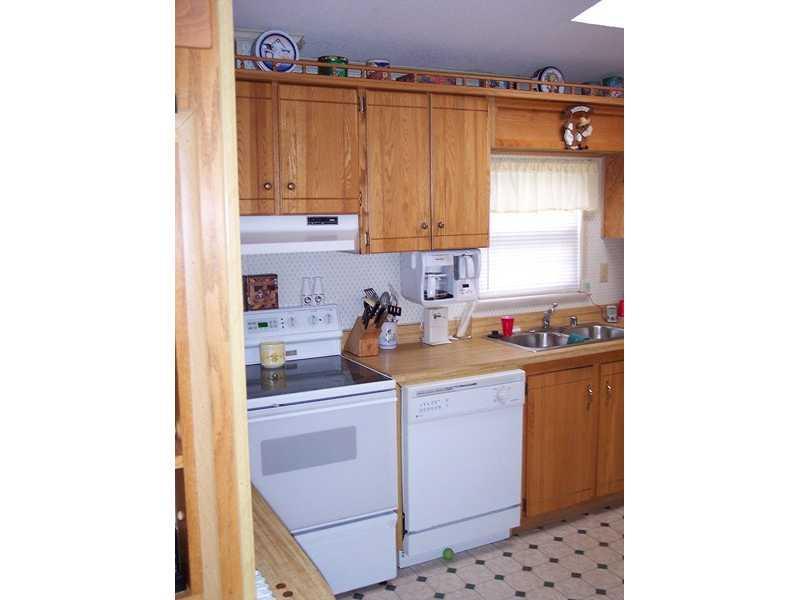 90 Cedar Street Millinocket, ME 04462 - Photo 6 of 32 Kitchen.