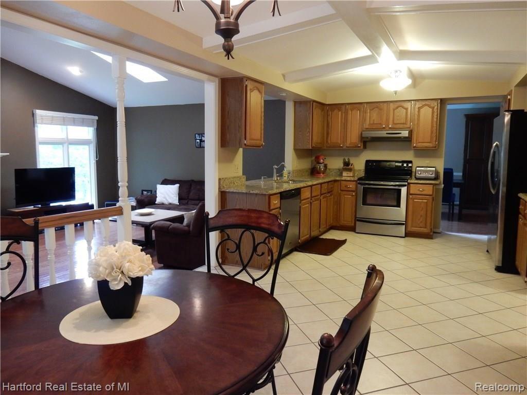 36768 Chesapeake Road Farmington Hills, MI 48335 - Photo 7 of 49