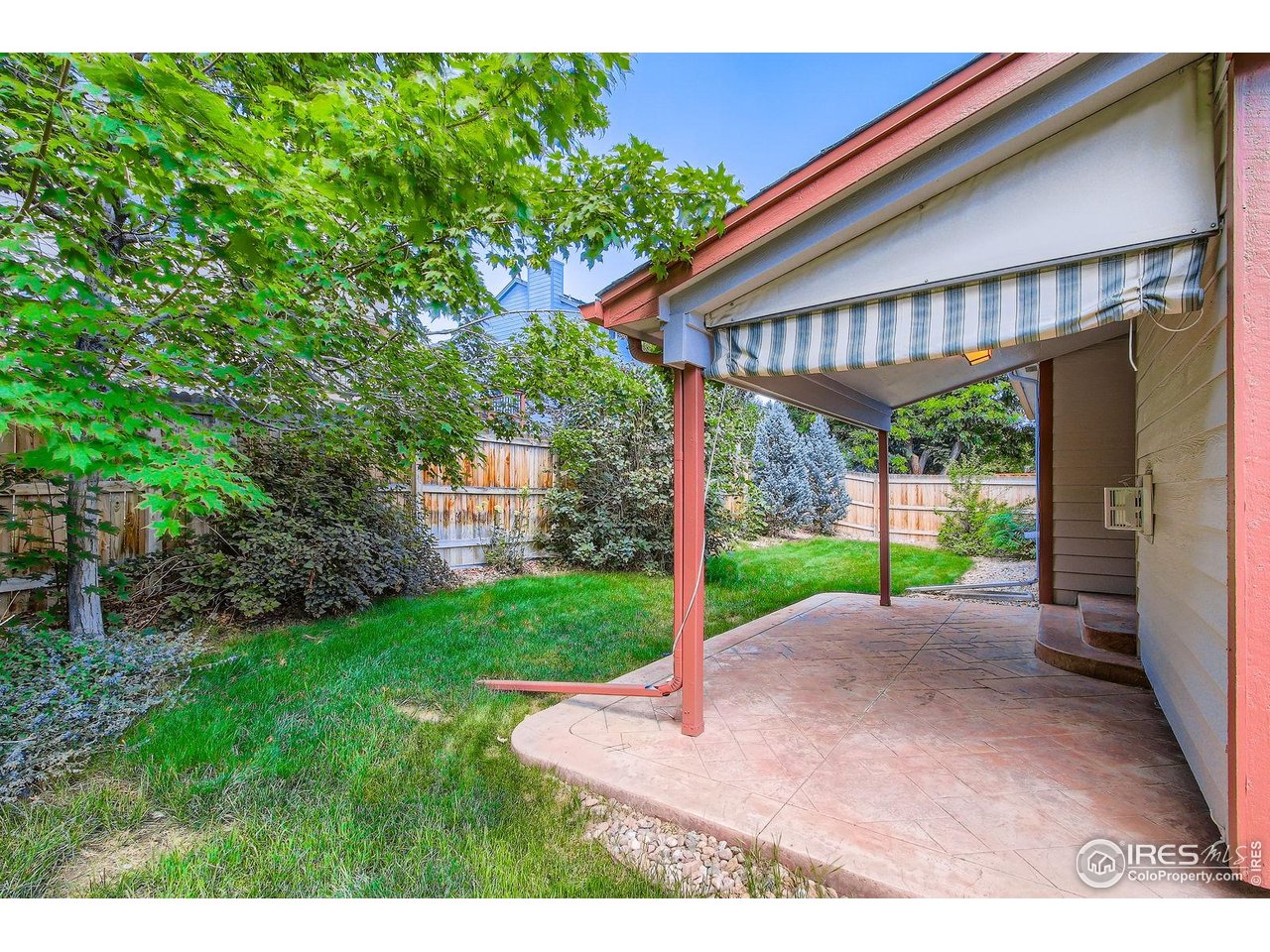 10947 West 100th Drive Broomfield, CO 80021 - Photo 28 of 38 a view of a house with backyard and a porch