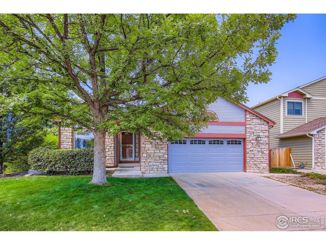 10947 West 100th Drive Broomfield, CO 80021 - Photo 33 of 38 a view of backyard of a house