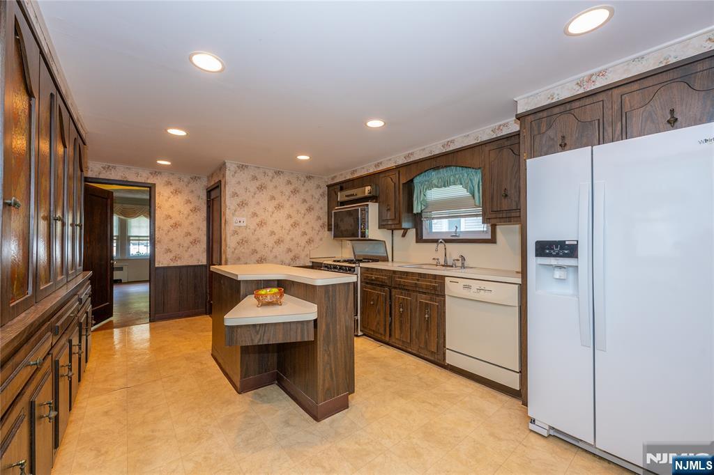 27 Glen Road West Orange, NJ 07052 - Photo 9 of 25