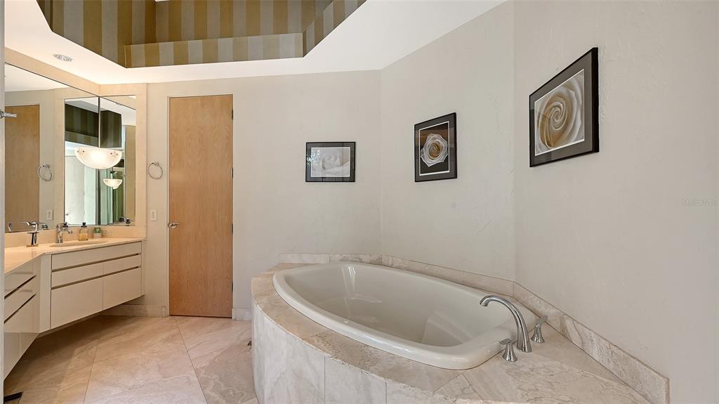 510 Harbor Gate Way Longboat Key, FL 34228 - Photo 33 of 98