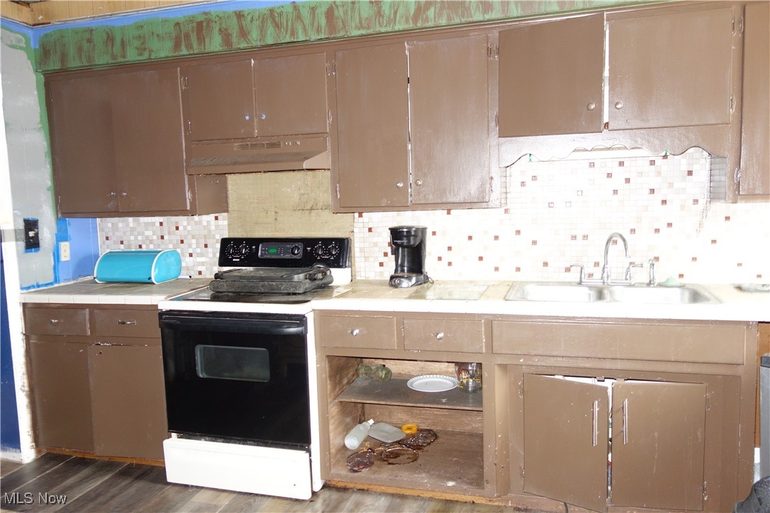 6090 Manchester Road Akron, OH 44319 - Photo 17 of 35 Side Unit--Ground Floor w/ 2bedrooms, Kit, Liv Rm, Bathroom,
