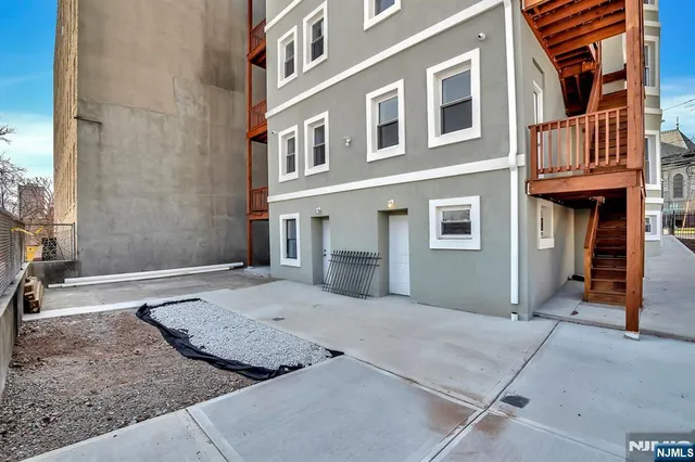 $3,770,000 | 157 Clifton Avenue, Newark, NJ 07104