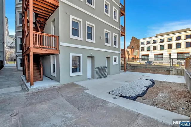 $3,770,000 | 157 Clifton Avenue, Newark, NJ 07104