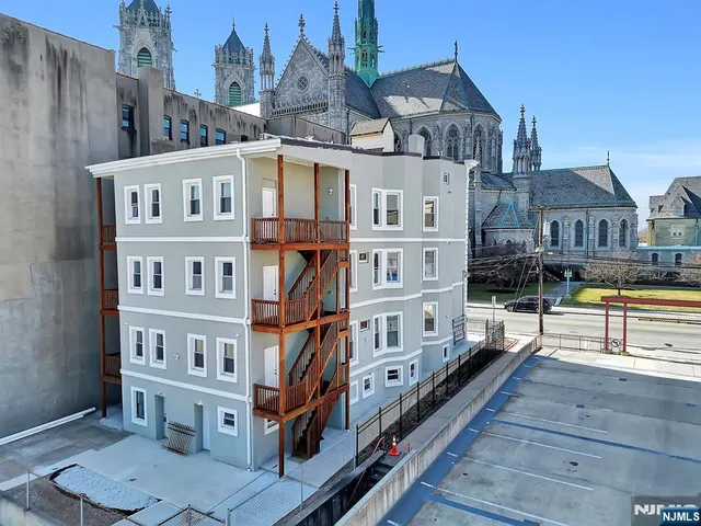 $3,770,000 | 157 Clifton Avenue, Newark, NJ 07104