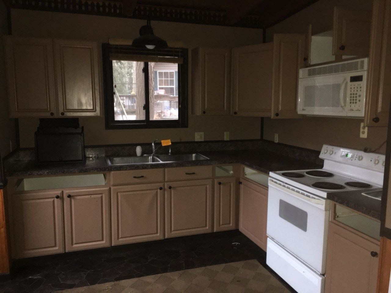 6156 Riverview Road Mesick, MI 49668 - Photo 7 of 24 1841127-6.JPG