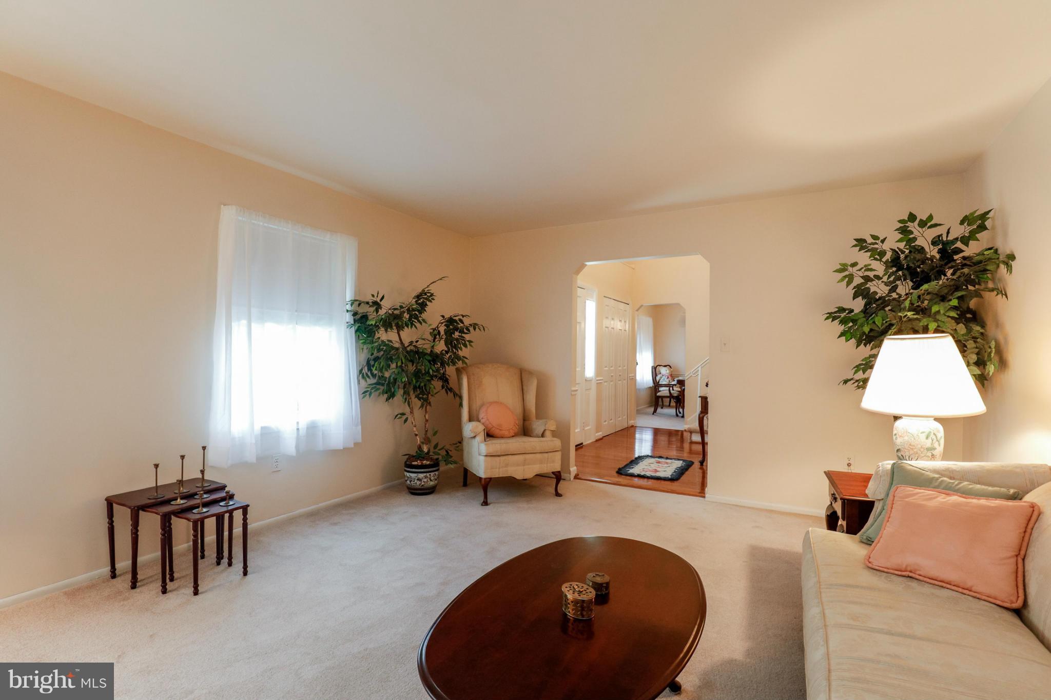 13822 Delaney Road Woodbridge, VA 22193 - Photo 11 of 29 Living Room
