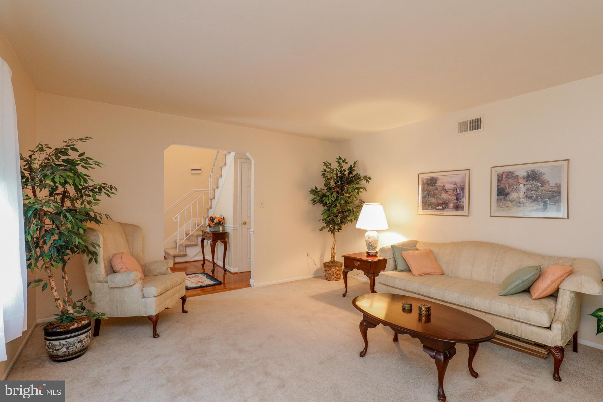13822 Delaney Road Woodbridge, VA 22193 - Photo 12 of 29 Living Room