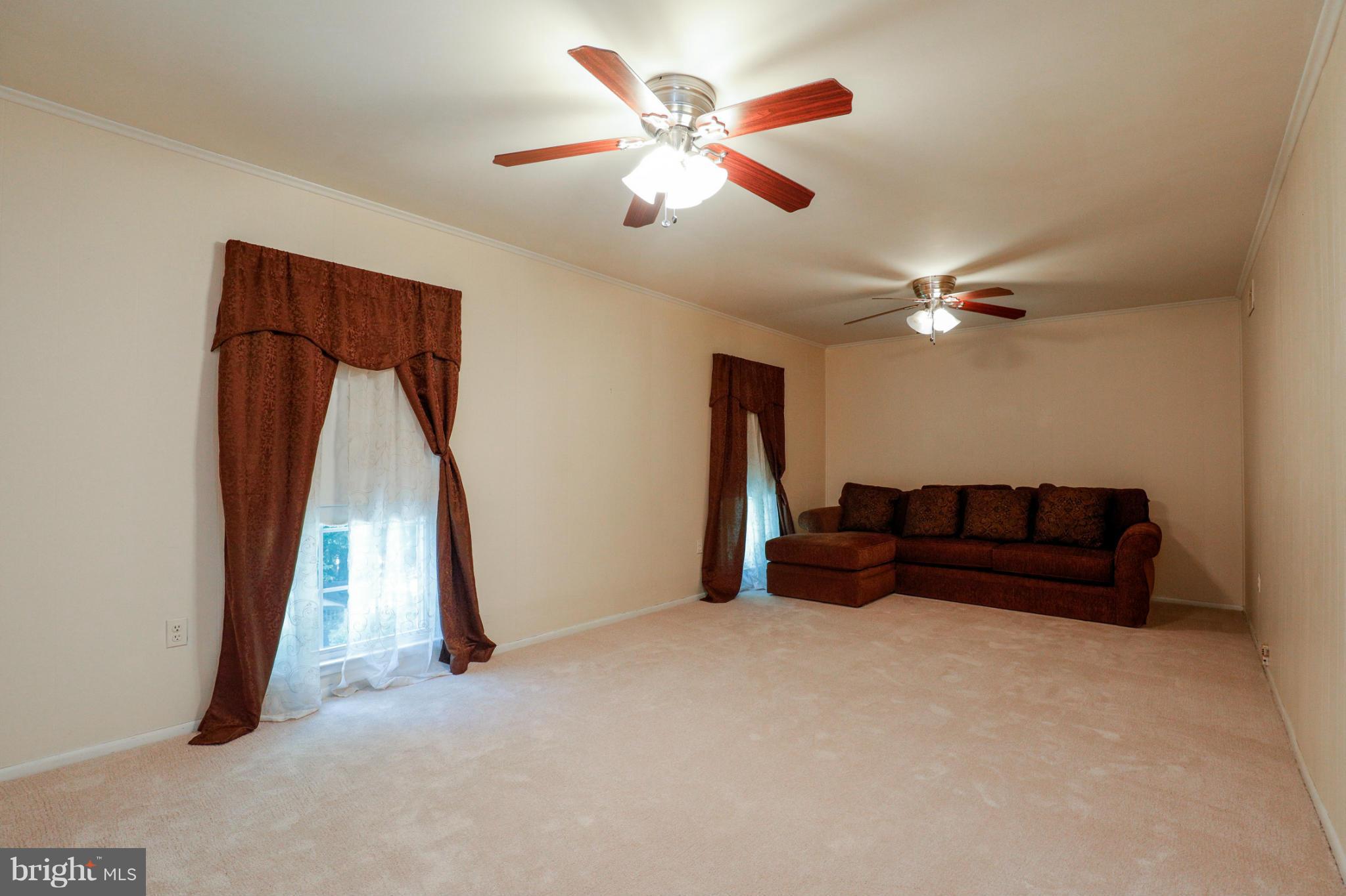 13822 Delaney Road Woodbridge, VA 22193 - Photo 15 of 29 Living Room