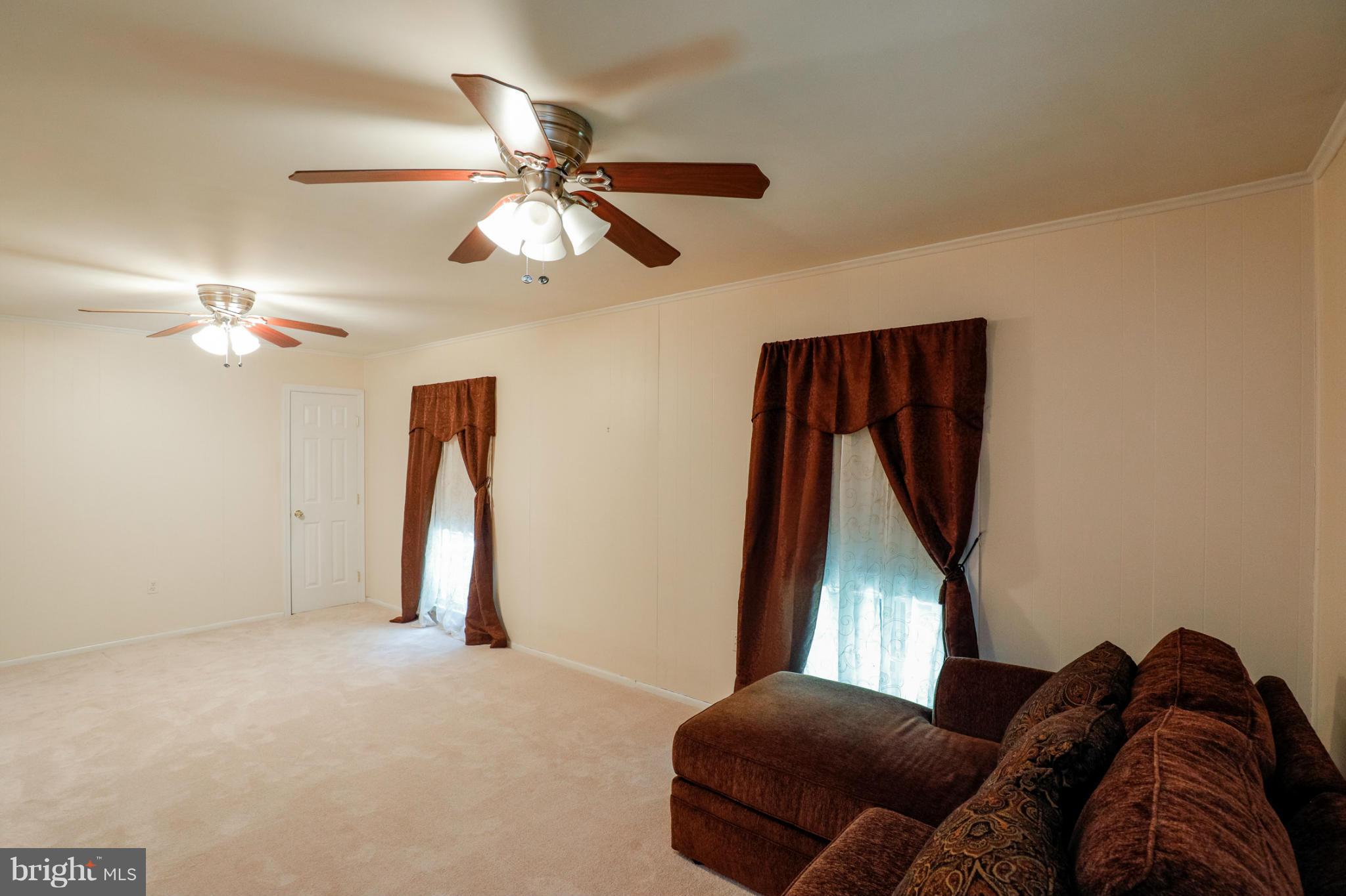 13822 Delaney Road Woodbridge, VA 22193 - Photo 16 of 29 Living Room