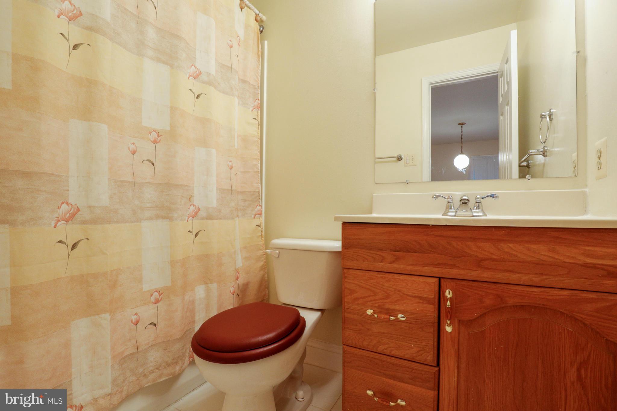 13822 Delaney Road Woodbridge, VA 22193 - Photo 23 of 29 Bath