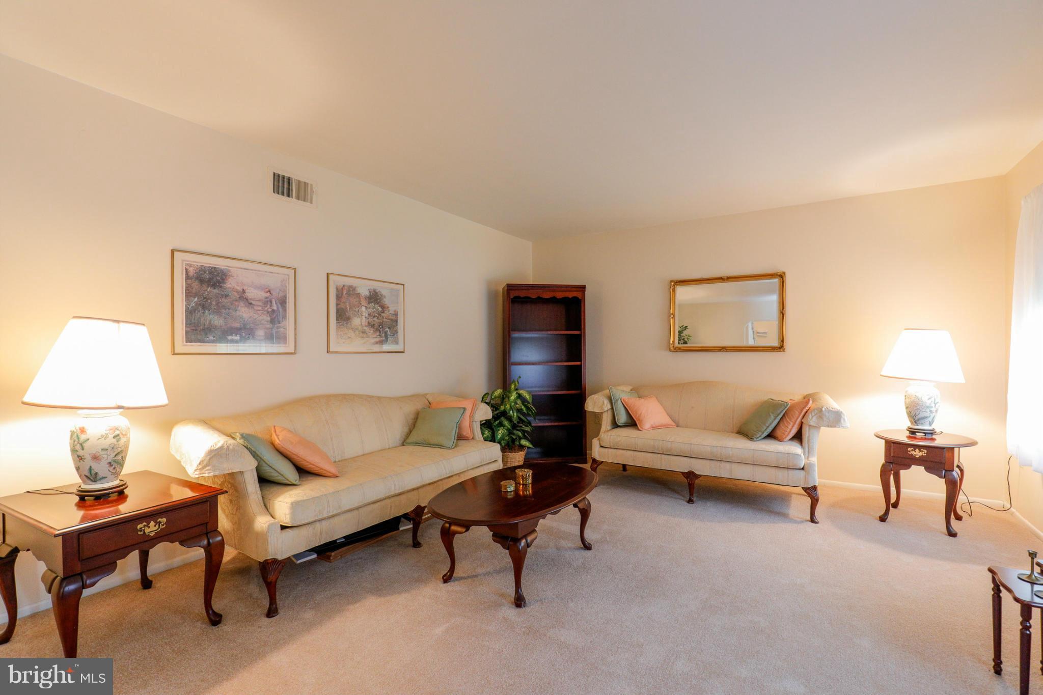 13822 Delaney Road Woodbridge, VA 22193 - Photo 10 of 29 Living Room