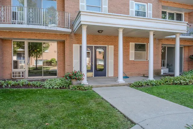 $144,000 | 415 Wesley Avenue, Unit 24, Oak Park, IL 60302