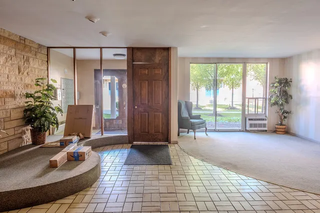 $144,000 | 415 Wesley Avenue, Unit 24, Oak Park, IL 60302