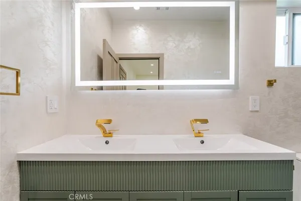 $3,450 | 11112 1/2 Emelita Street, North Hollywood, CA 91601