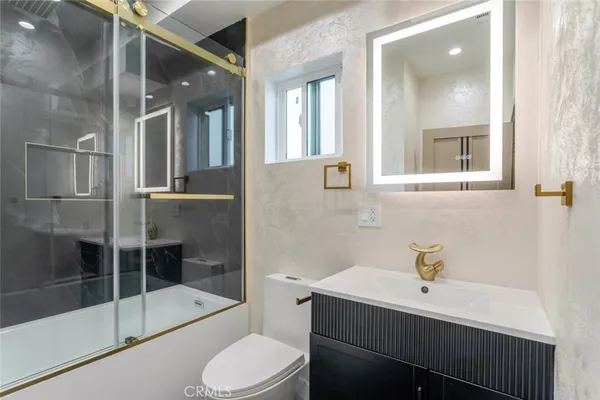 $3,450 | 11112 1/2 Emelita Street, North Hollywood, CA 91601