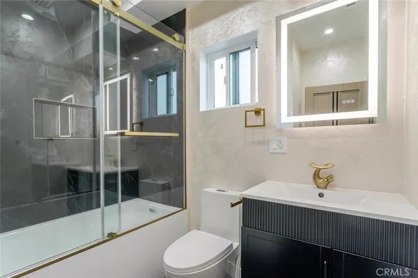 $3,450 | 11112 1/2 Emelita Street, North Hollywood, CA 91601