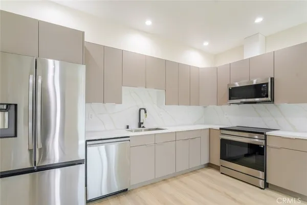 $3,450 | 11112 1/2 Emelita Street, North Hollywood, CA 91601