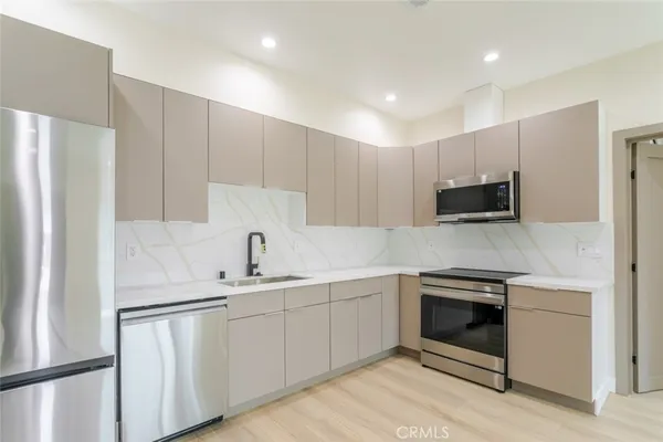 $3,450 | 11112 1/2 Emelita Street, North Hollywood, CA 91601