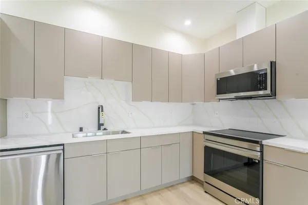 $3,450 | 11112 1/2 Emelita Street, North Hollywood, CA 91601