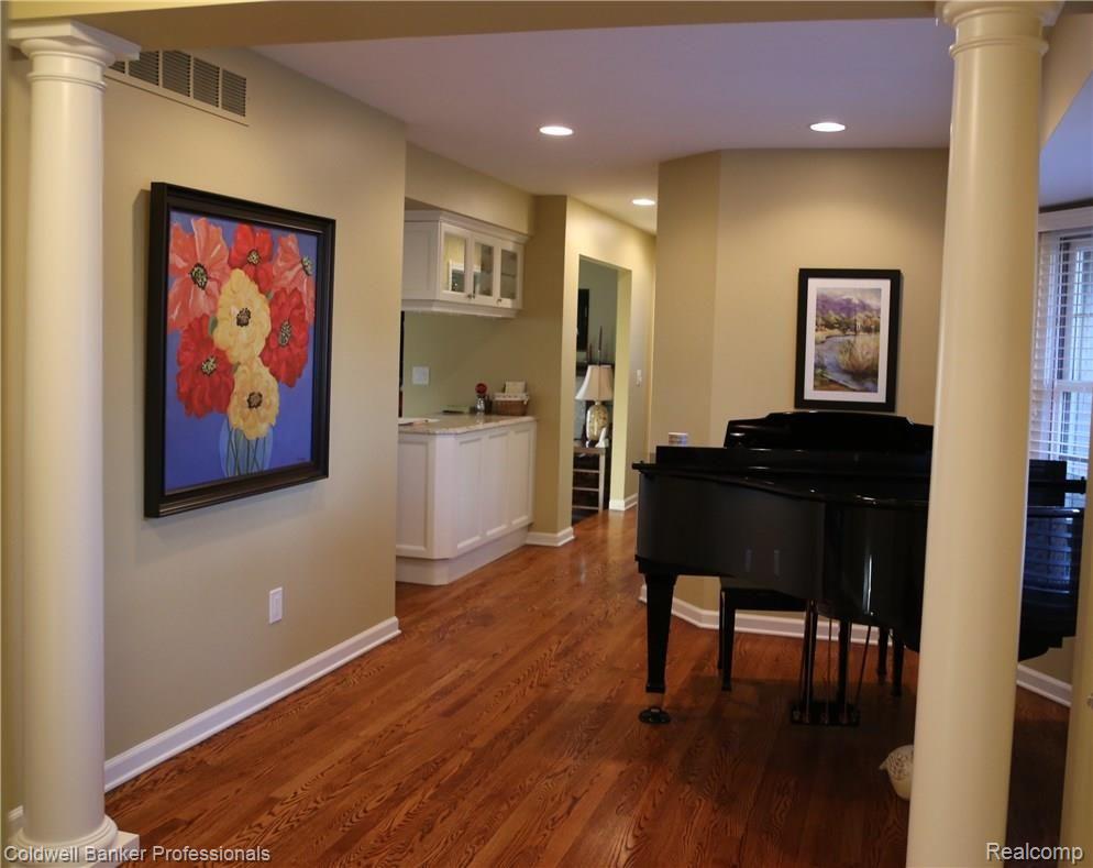 42507 Waterfall Road Northville, MI 48168 - Photo 7 of 36 14.jpg