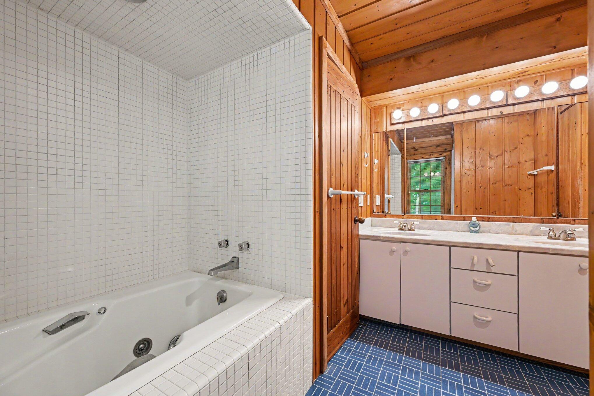 4410 Earhart Road Ann Arbor, MI 48105 - Photo 20 of 36 022_file_6947